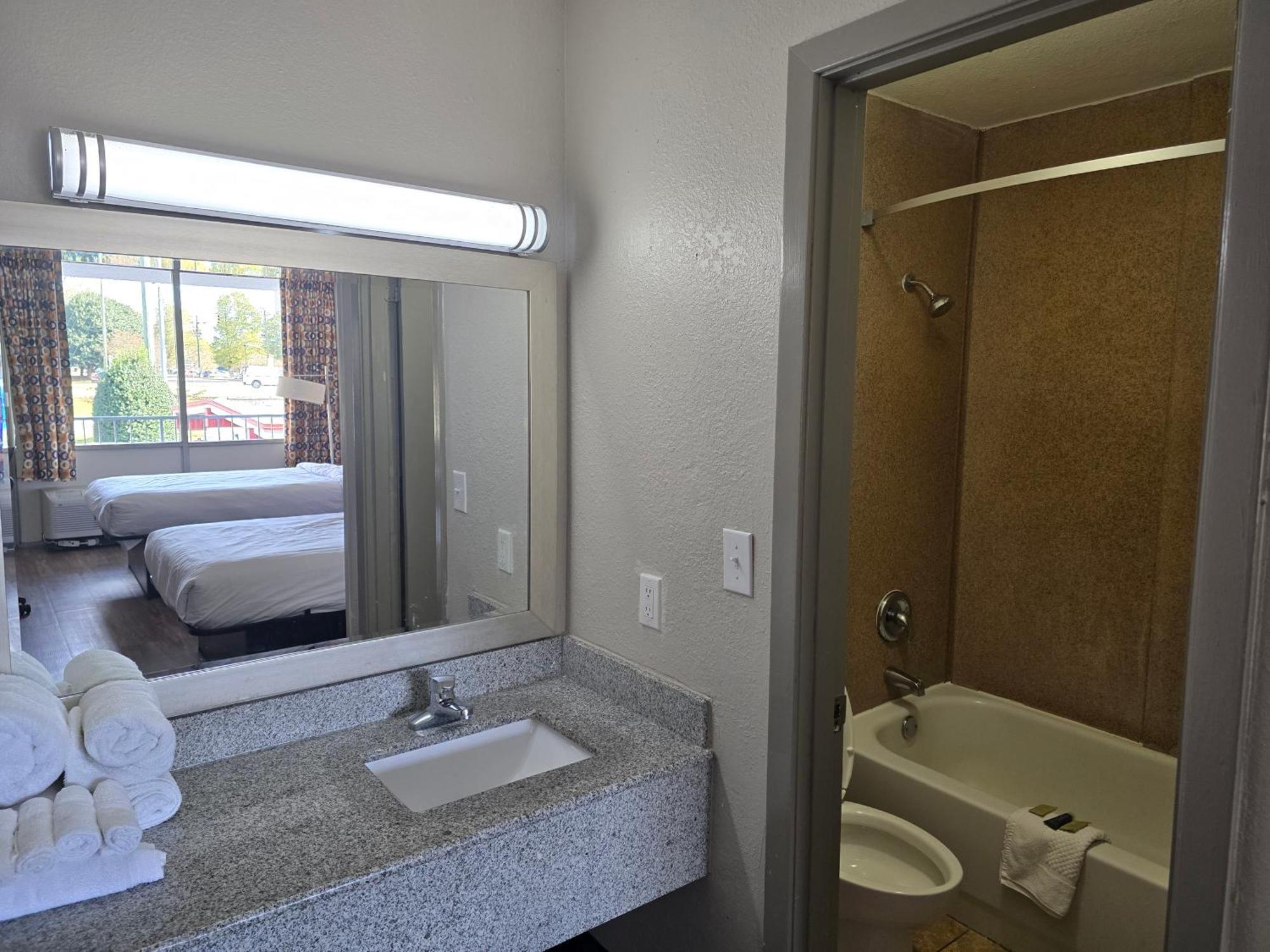 Days Inn By Wyndham Raleigh South Экстерьер фото