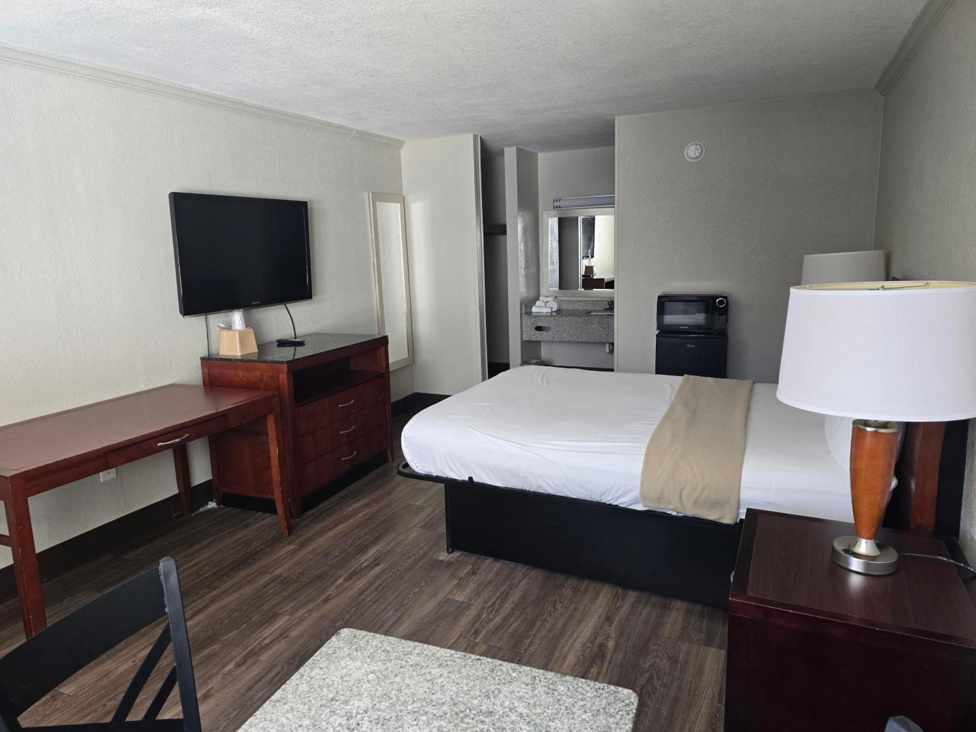 Days Inn By Wyndham Raleigh South Экстерьер фото