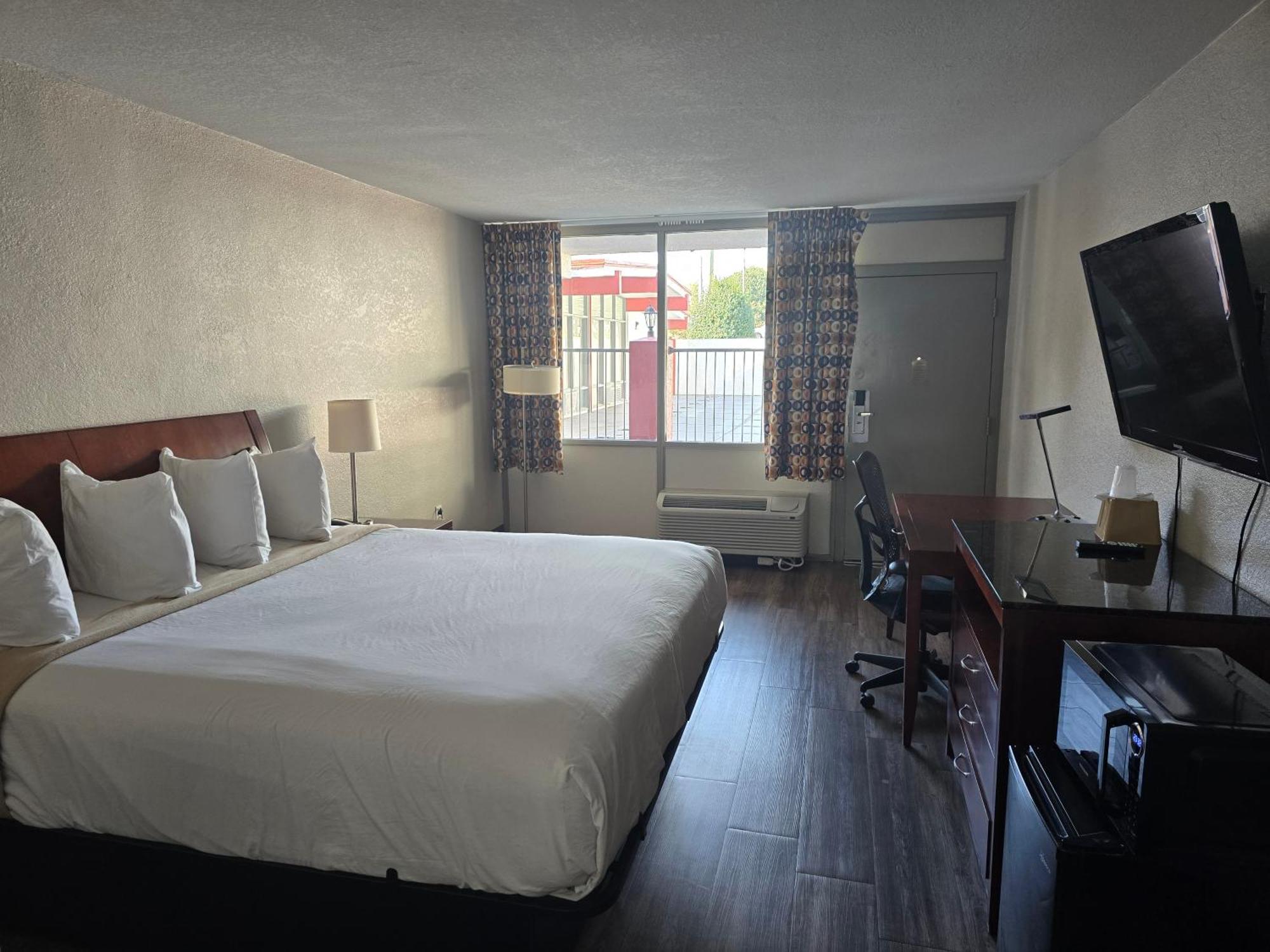 Days Inn By Wyndham Raleigh South Экстерьер фото