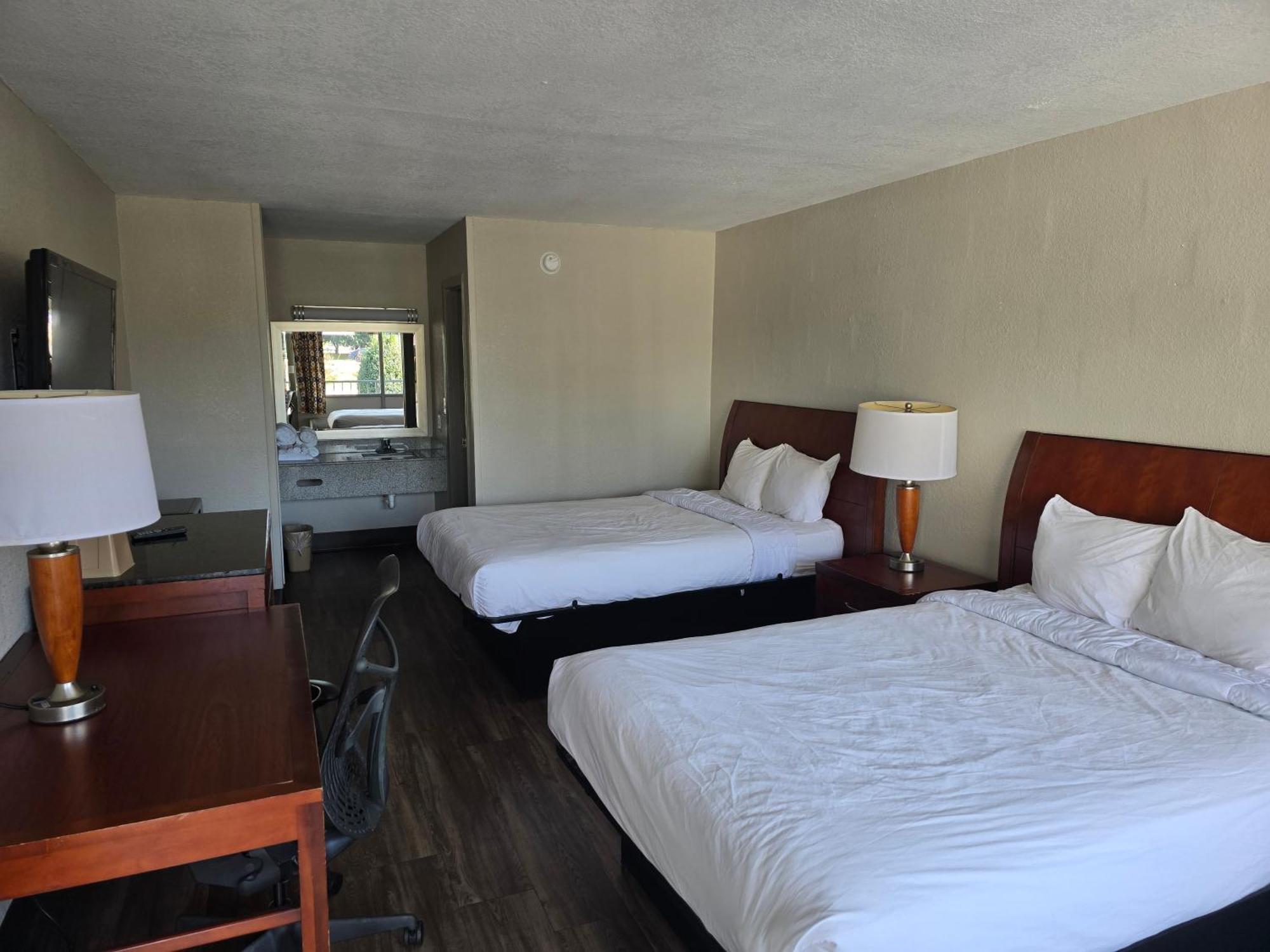 Days Inn By Wyndham Raleigh South Экстерьер фото