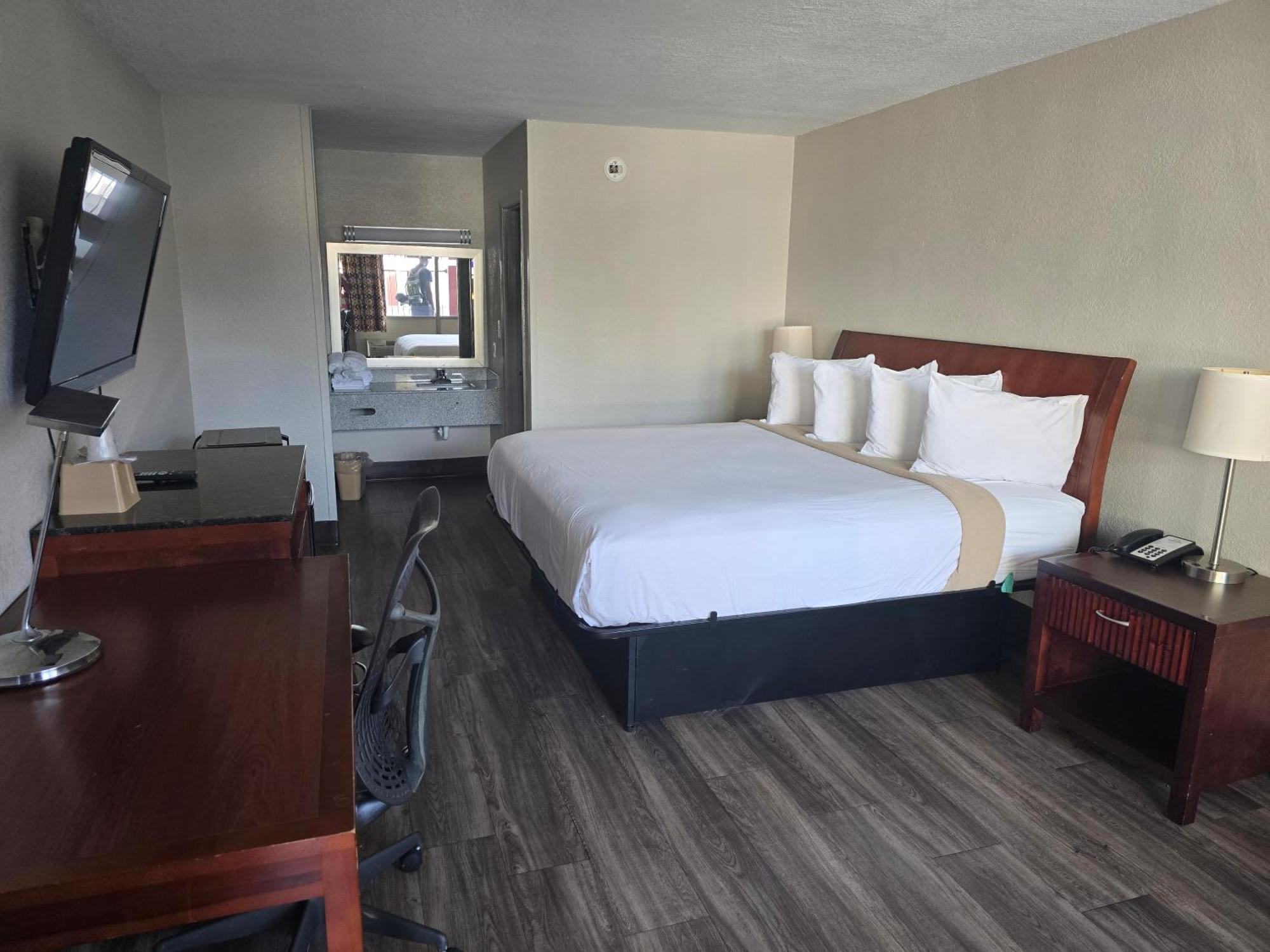 Days Inn By Wyndham Raleigh South Экстерьер фото