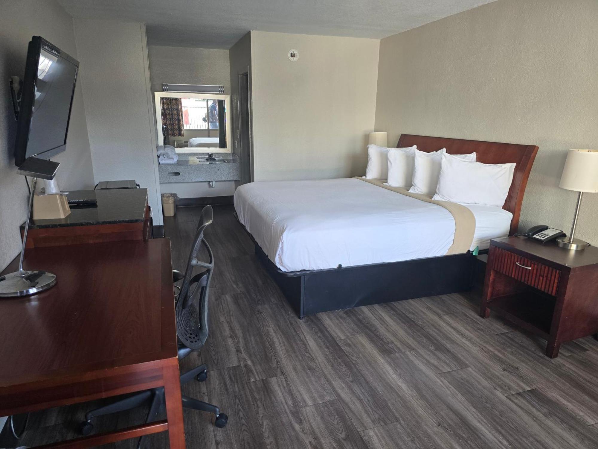 Days Inn By Wyndham Raleigh South Экстерьер фото